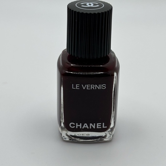 No Chanel Le Vernis Nail - 155 Rouge Noir - Picture 2 of 5